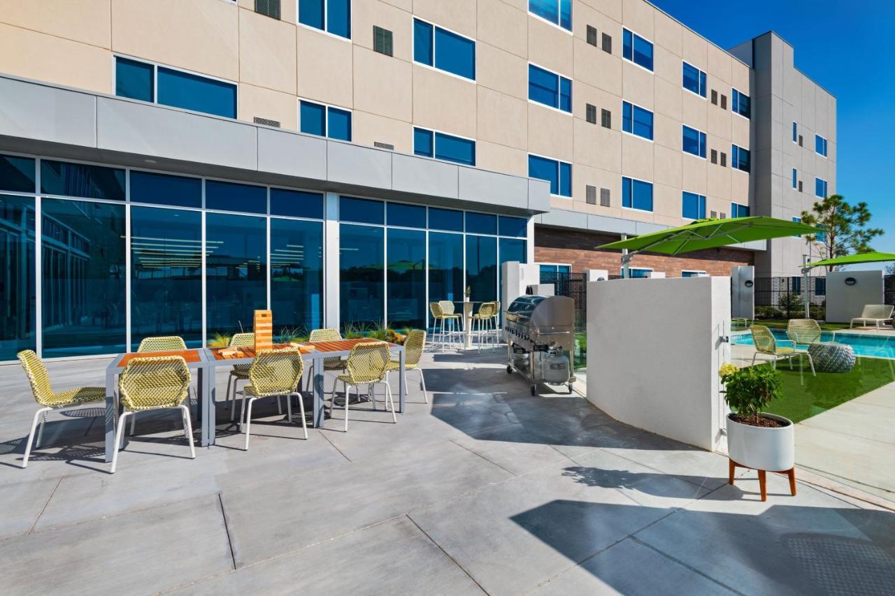 Element Waco Hotel Bagian luar foto