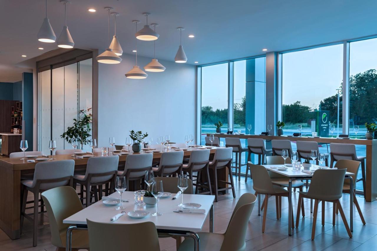 Element Waco Hotel Bagian luar foto