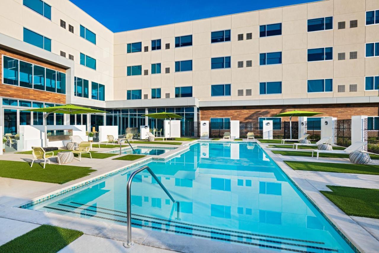 Element Waco Hotel Bagian luar foto
