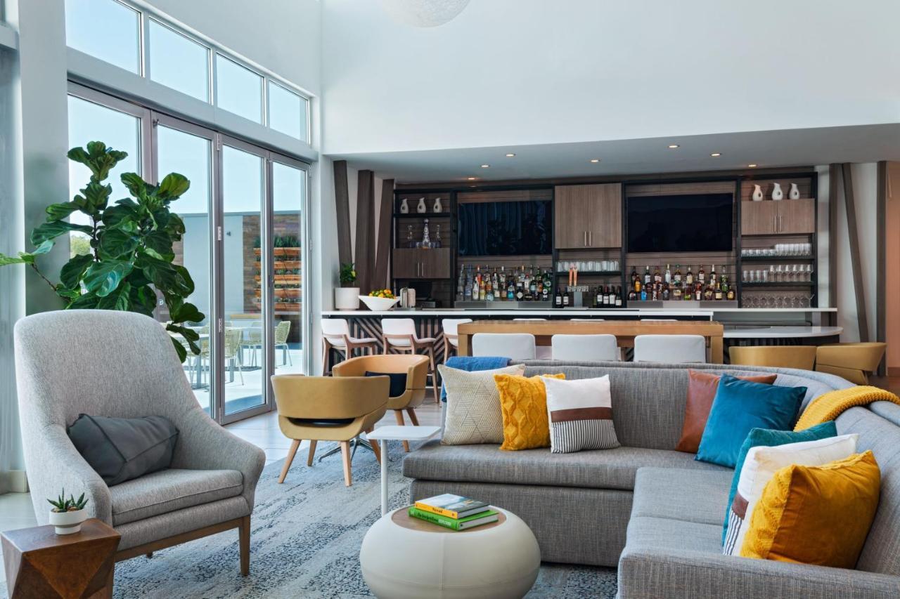 Element Waco Hotel Bagian luar foto