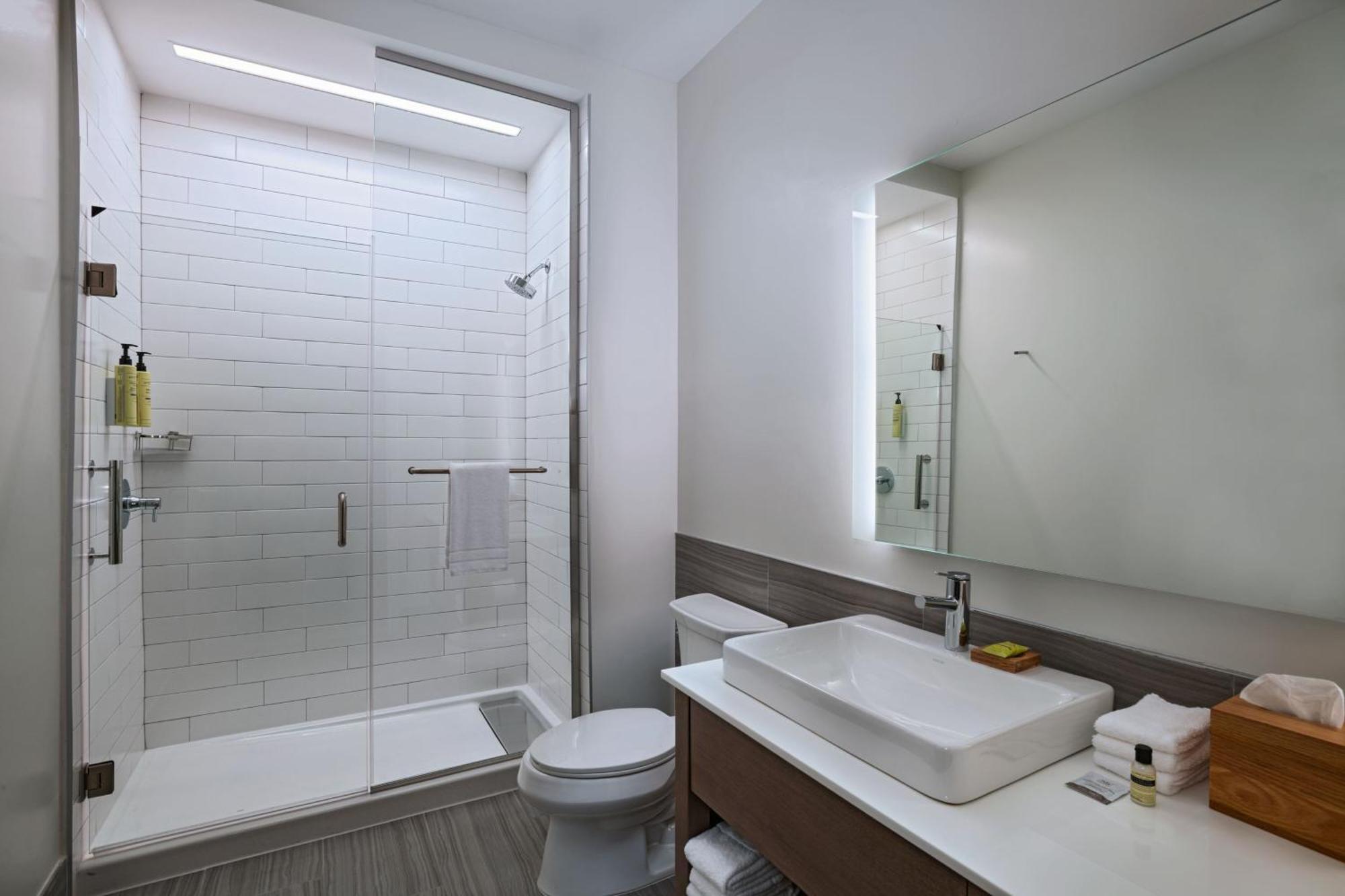 Element Waco Hotel Bagian luar foto
